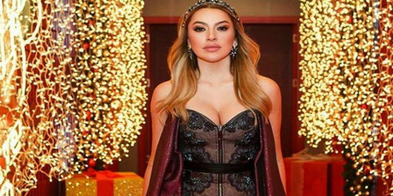 Hadise’nin, Mini Elbisesi Konserinde Olay Oldu..