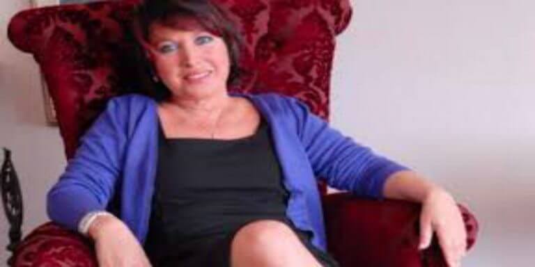 Oya Başar, Frankfurt’da Aldığı Onur Ödülündeki Konuşmasıyla Adeta Büyüledi