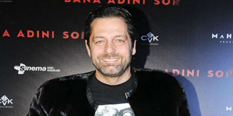 Ünlü Şarkıcı Bora Gencer Pazar’da Tezgah Açtı..