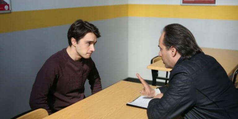 Gülperi 30. Bölüm Fragmanı Geldi Mi? Hasan Tam Serbest Kalmışken Bıçaklanıyor!