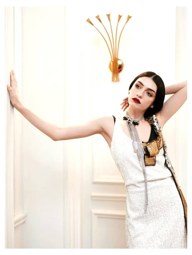 Hazar Ergüçlü Cesur Pozları