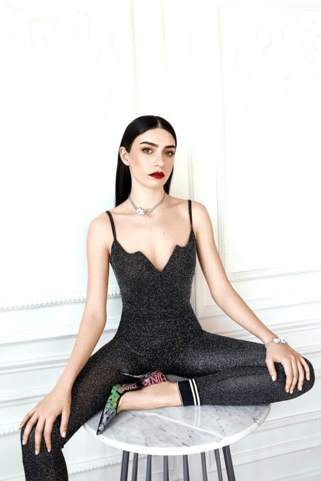 Hazar Ergüçlü Cesur Pozları