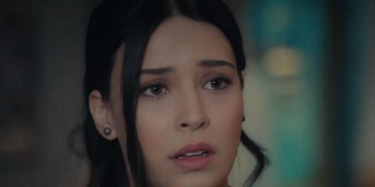 Feride Gizemli Kolyenin Peşine Düşüyor