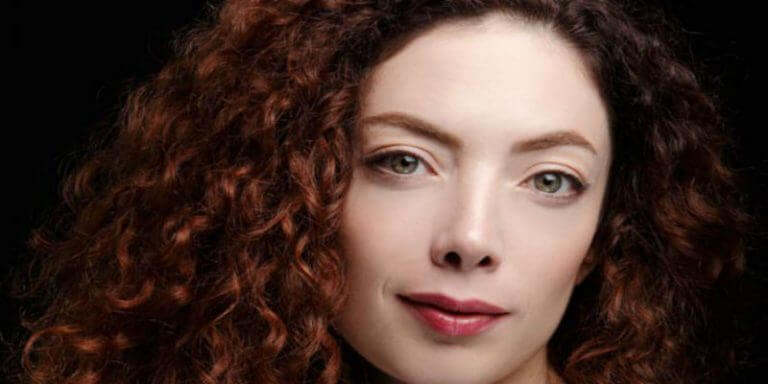 Akasya Asıltürkmen Kimdir?