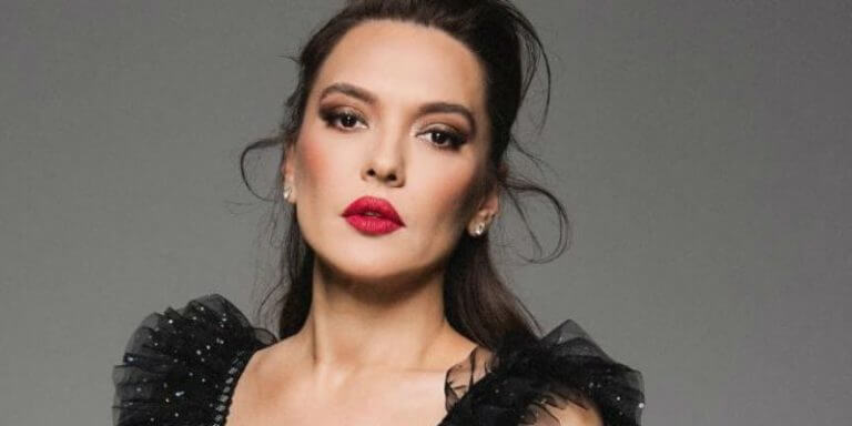 Demet Akalın Bebek Mi Bekliyor?