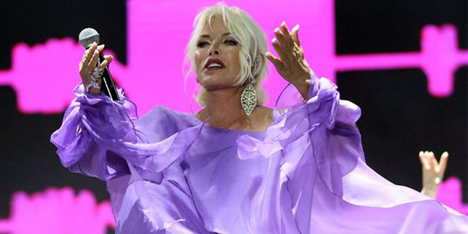 Ajda Pekkan'nın Konserde Tatil Özlemi