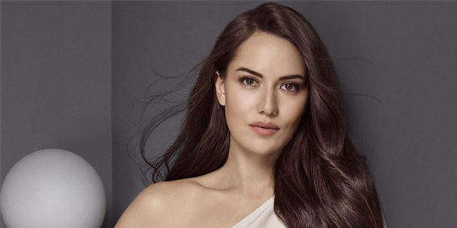 Fahriye Evcen Platesten Sonra Yürüyüşe Başladı!