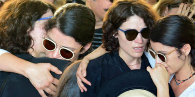 Aykut Cömert'in Cenazesinde Beren İle Belçim Gözyaşlarına Boğuldu