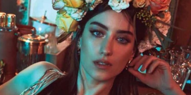 Ünlü çift bebeklerine 'Fikret Ali' ismini verdiklerini açıklamıştı. Hazal Kaya İle Ali Atay Çifti Bebekleri İle İlk Pozlarını Paylaştılar!