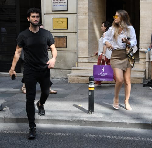 Mahsun Kırmızıgül'ün Oğlu Sevgilisiyle Görüntülendi!  