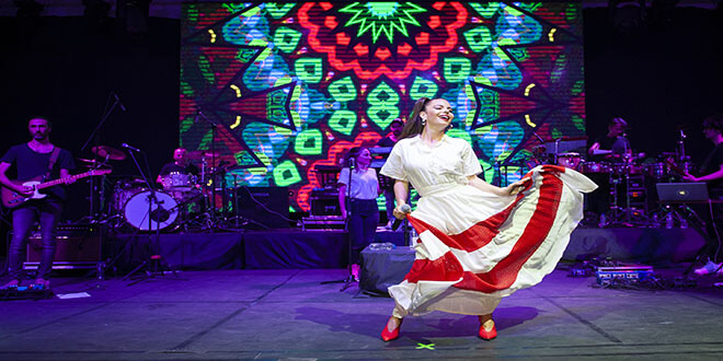 Simge'den 'Aşk Yok İş Var' Açıklaması