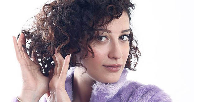 Melike Şahin "Tutuşmuş Beraber" ile Dünya Listelerinde!