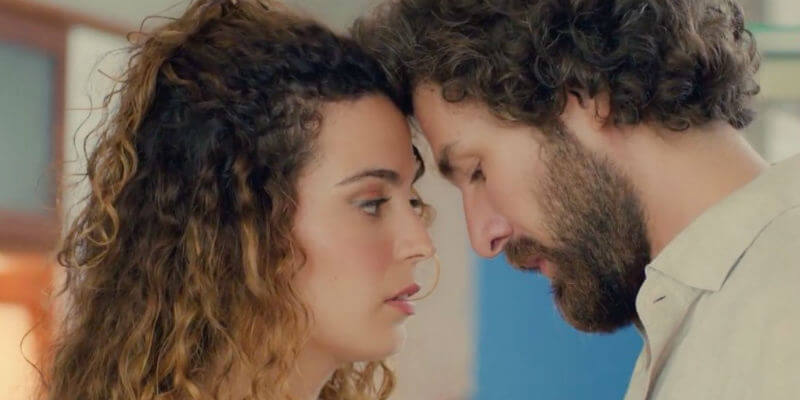 Suna Nejat'a Fena Halde Aşık Oluyor