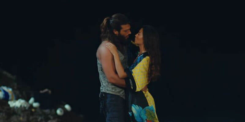 Can'la Sanem'in Sahil Romantizmi