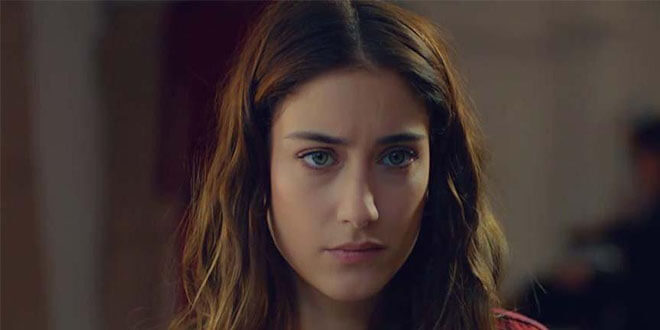 Hazal Kaya’dan hamile pozu!