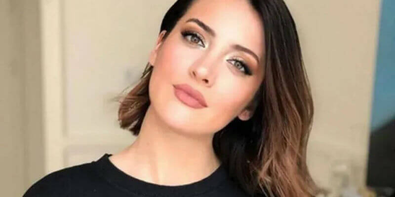 İrem Sak İç Çamaşırsız Fotoğraf Paylaştı Trend Topic Oldu