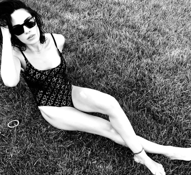 Şükran Ovalı Mayolu Pozları İle Olay Oldu