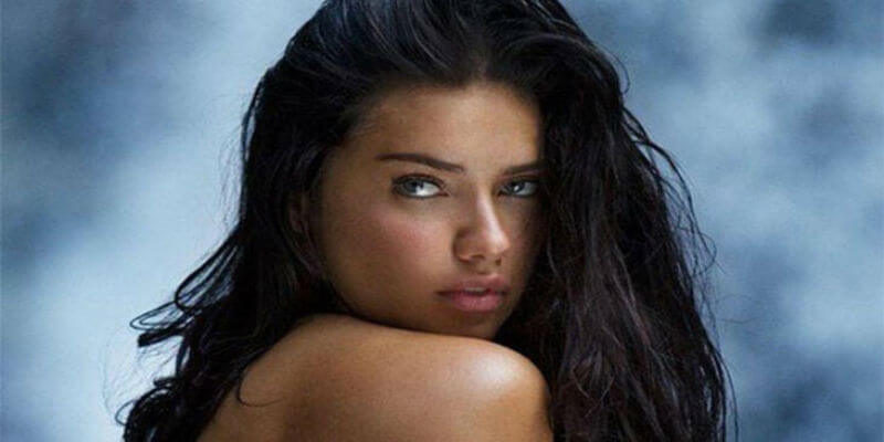 Adriana Lima'dan Çırılçıplak Paylaşım