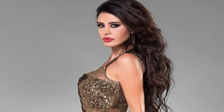 Ebru Polat’ın Göğüs Şovu Takipçilerini Kızdırdı..