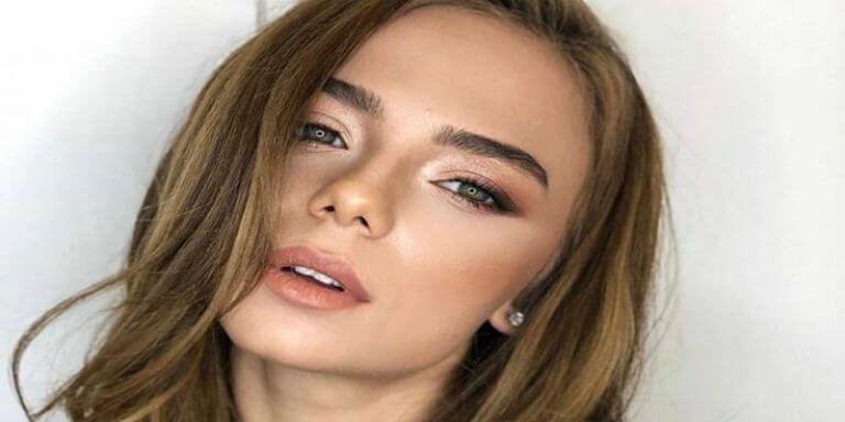 Oyuncu Bahar Şahin’in Cesur Pozu Olay Oldu