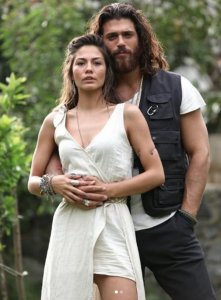 can-yaman-demet-özdemir-yakalandımı 