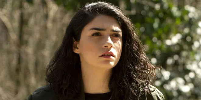 Hazar Ergüçlü'nün Bikinili Pozları