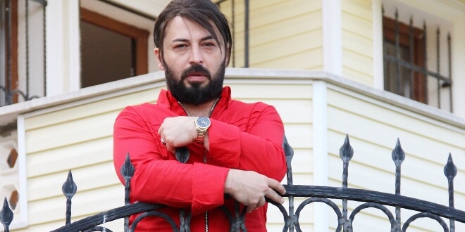 Hem Yapımcı, Hem Senarist, Hem Yönetmen, Hem Oyuncu