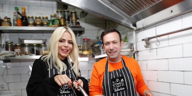 Simge ve Özgür Aras Evsizler İçin Yemek Pişirdi!