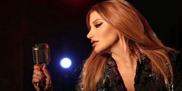 İrem Derici’den Köpükler İçinde Küvet Pozu..