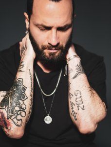 Türk pop müziğinin sevilen isimlerinden Berkay'ın Mehmetçik için ricası