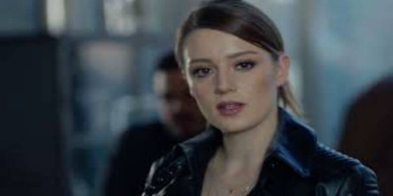 Gizem Karaca'nın Spor Yaparken Verdiği Pozu Mest Etti..