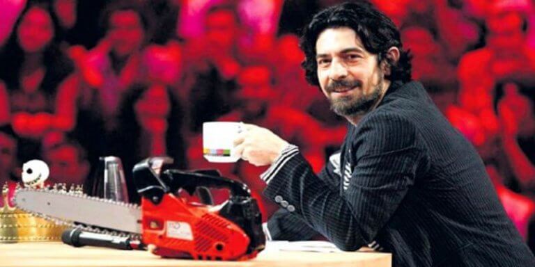 Okan Bayülgen’in Annesi ve Babasını Kim Dolandırdı..