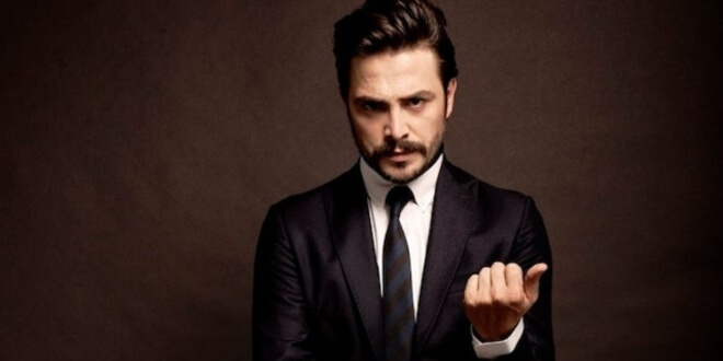 Ahmet Kural'dan Aşk Gösterisi!