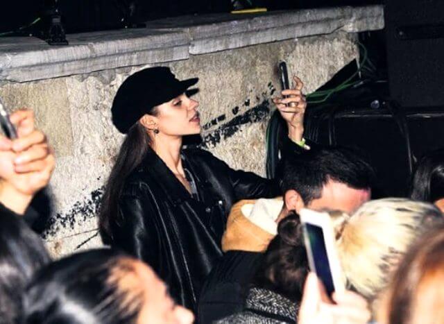 Kenan Doğulu'yla Adı Anılan Aslı İşler Ünlü Şarkıcının Konserine Gitti