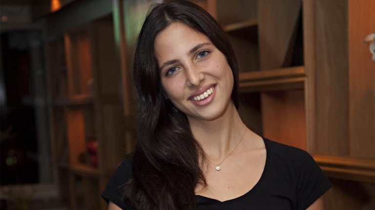 Zehra Çilingiroğlu’nun Güzelliği Herkesin Dikkatini Çekti!