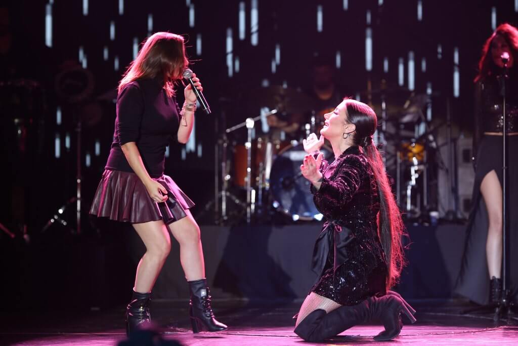 İrem Derici Konserinde Merve Özbey ile Düet Yaptı!