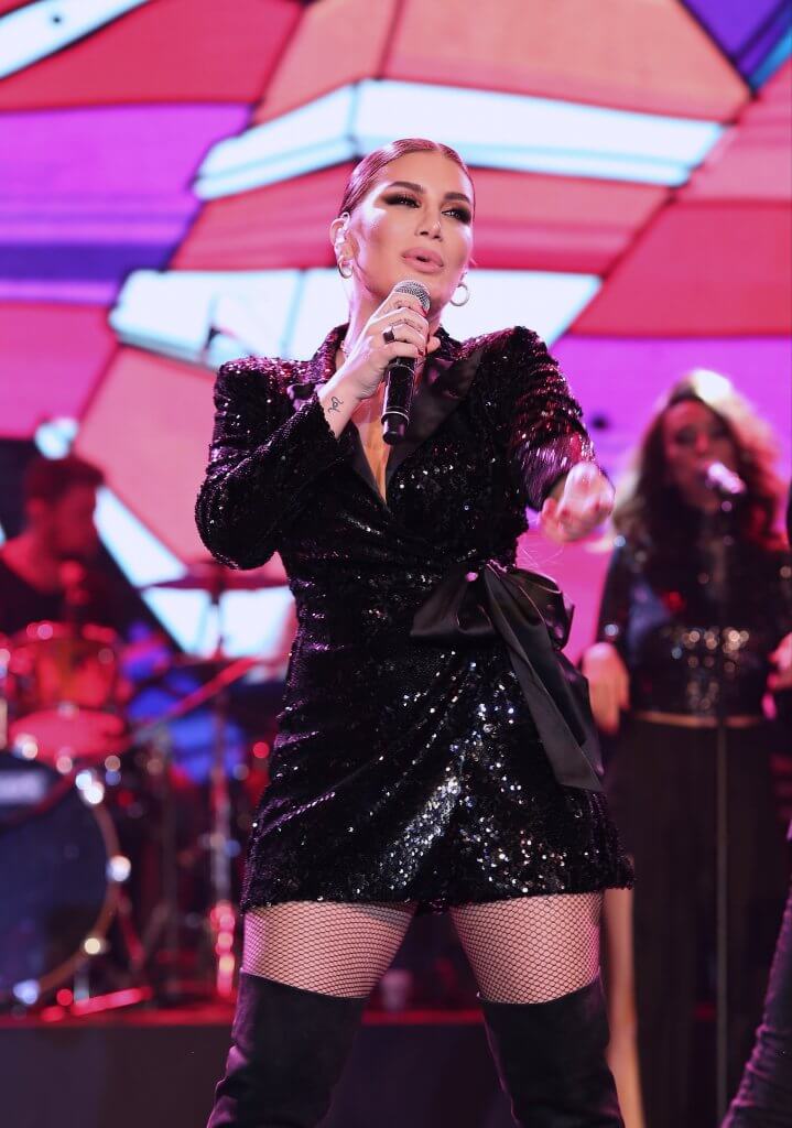 İrem Derici Konserinde Merve Özbey ile Düet Yaptı!