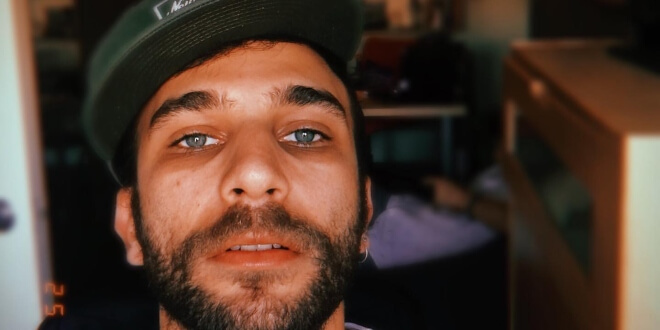 Ahmet Şeninak Kimdir?