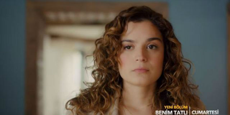 Suna Gizli Gizli Nejat'la Kayra'yı İzliyor