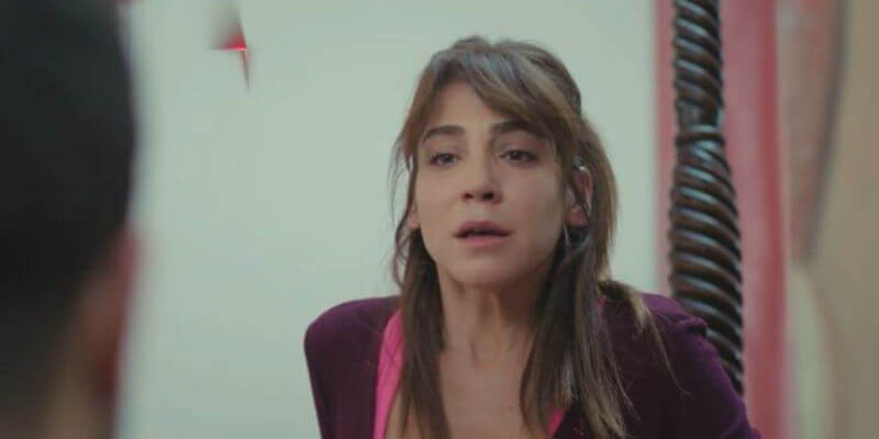 Ceyda Hırsızlık Yaparken Yakalanıyor