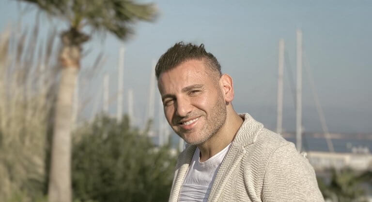 Mr.Jade Oyuncu Oluyor