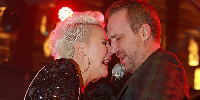 Pamela Konserinde Coşturdu!