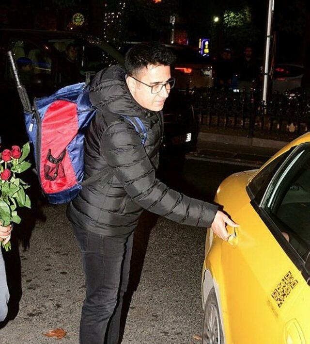 Emrah yeni imajıyla dikkat çekti.