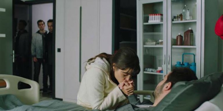 Azize 6. Bölüm Fragmanı Yayınlandı Mı? Kartal İle Azize Barbaros’un Adamlarına Yakalanıyor!