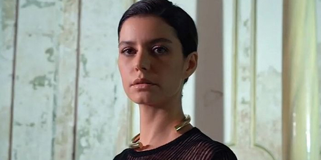 Beren Saat'in Görenleri Şok Eden Pozu!