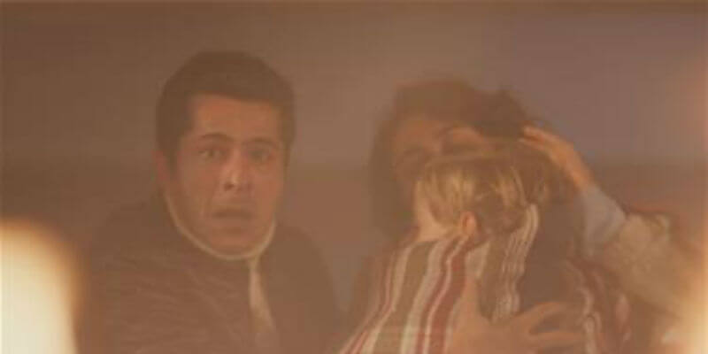 Ali Kemal Hasan'ın Dükkanını Ateşe Veriyor