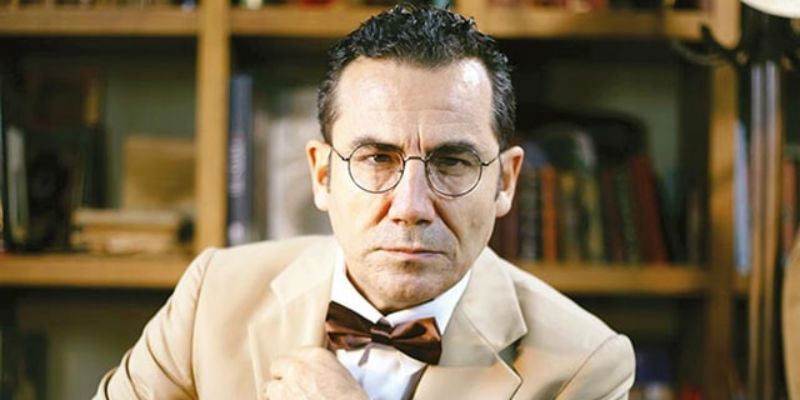 Ferhat Göçer Sahnede Dakikalarca Alkışlandı