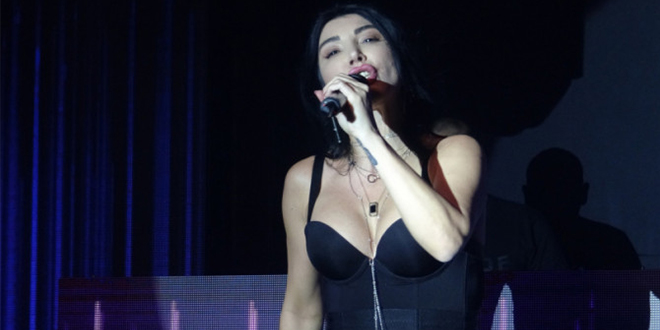 Hande Yener'in Sahnede Gergin Anları!