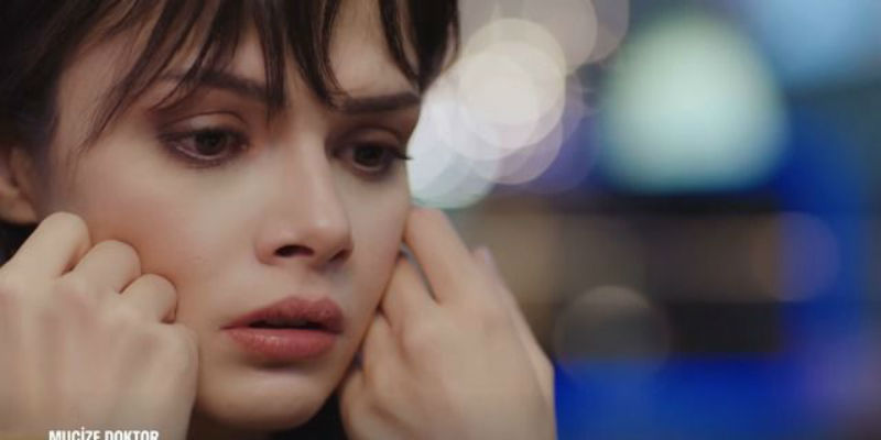 Nazlı Ali'ye Aşık Oluyor