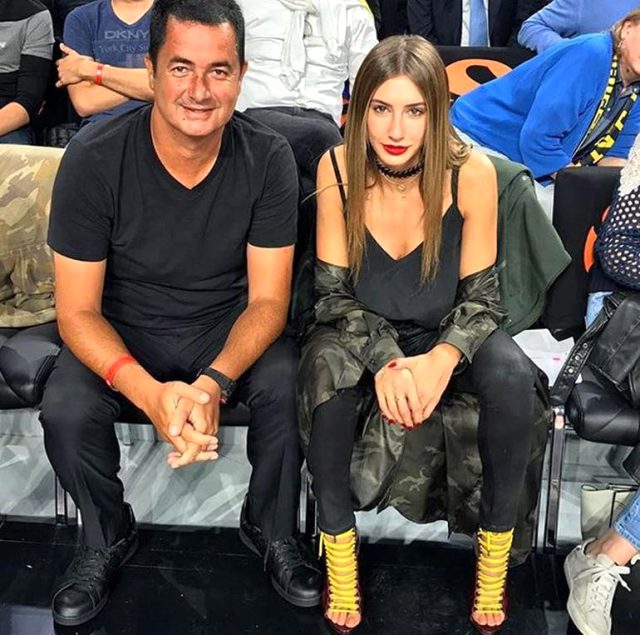 Merak edilen tüm soruları açık yüreklilikle cevaplayan Subaşı, yıllardır gündemden düşmeyen “Yuva mı yıktı” sorusuna verdiği yanıtla dikkat çekti.